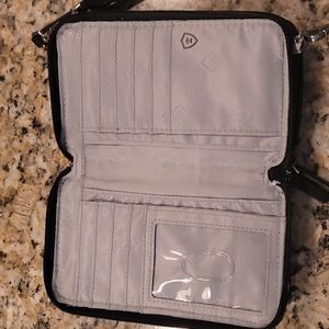 Gently used Vera Bradley crossbody purse.